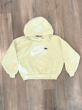 Nike Women’s Pale Yellow SB Pullover Hoodie